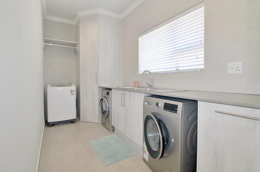 3 Bedroom Property for Sale in Reebok Western Cape